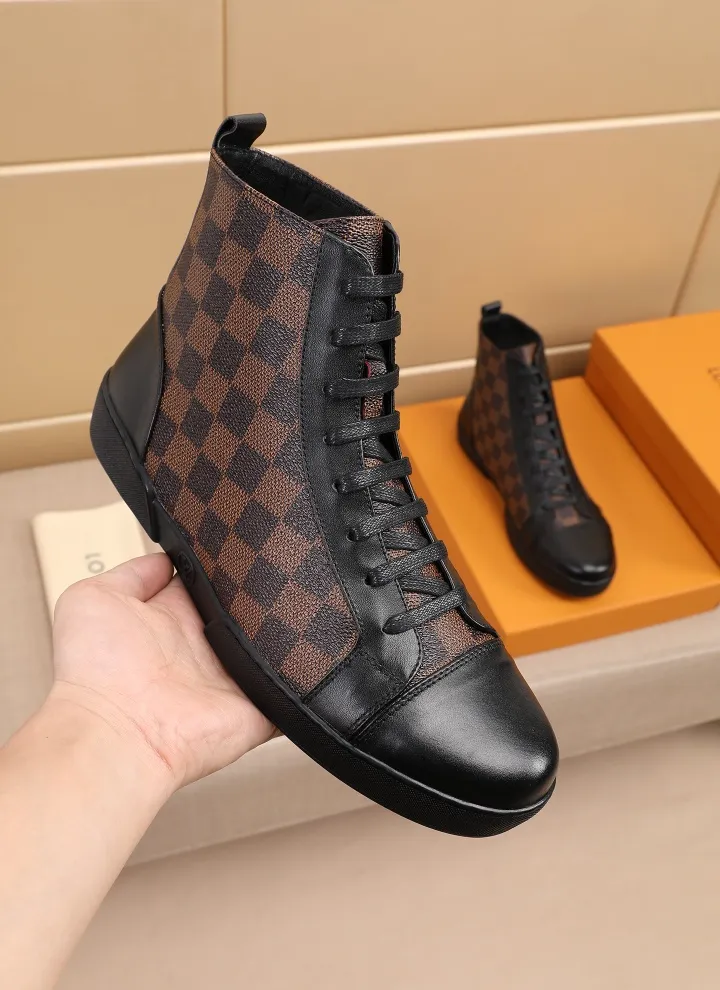 Factory price: 400💰【LV】Official website popular series 🇮🇹🇮🇹1:1 production, selected high-end imported cowhide, sheepskin lining with sheepskin pads, paired with Louis Vuitton Monogram Ecli men's shoes 💰se canvas and pure black rubber soles, the ultimate simple design perfectly interprets the latest inspiration for shoes, integrating classics and fashion. 🔍🔍High quality, worth having. The bottom car thread will never be unglued. Sellers are welcome to sell as shown in the picture above. We can send one piece on behalf of you. Number of yards: 38-44 (45 yards can be customized)